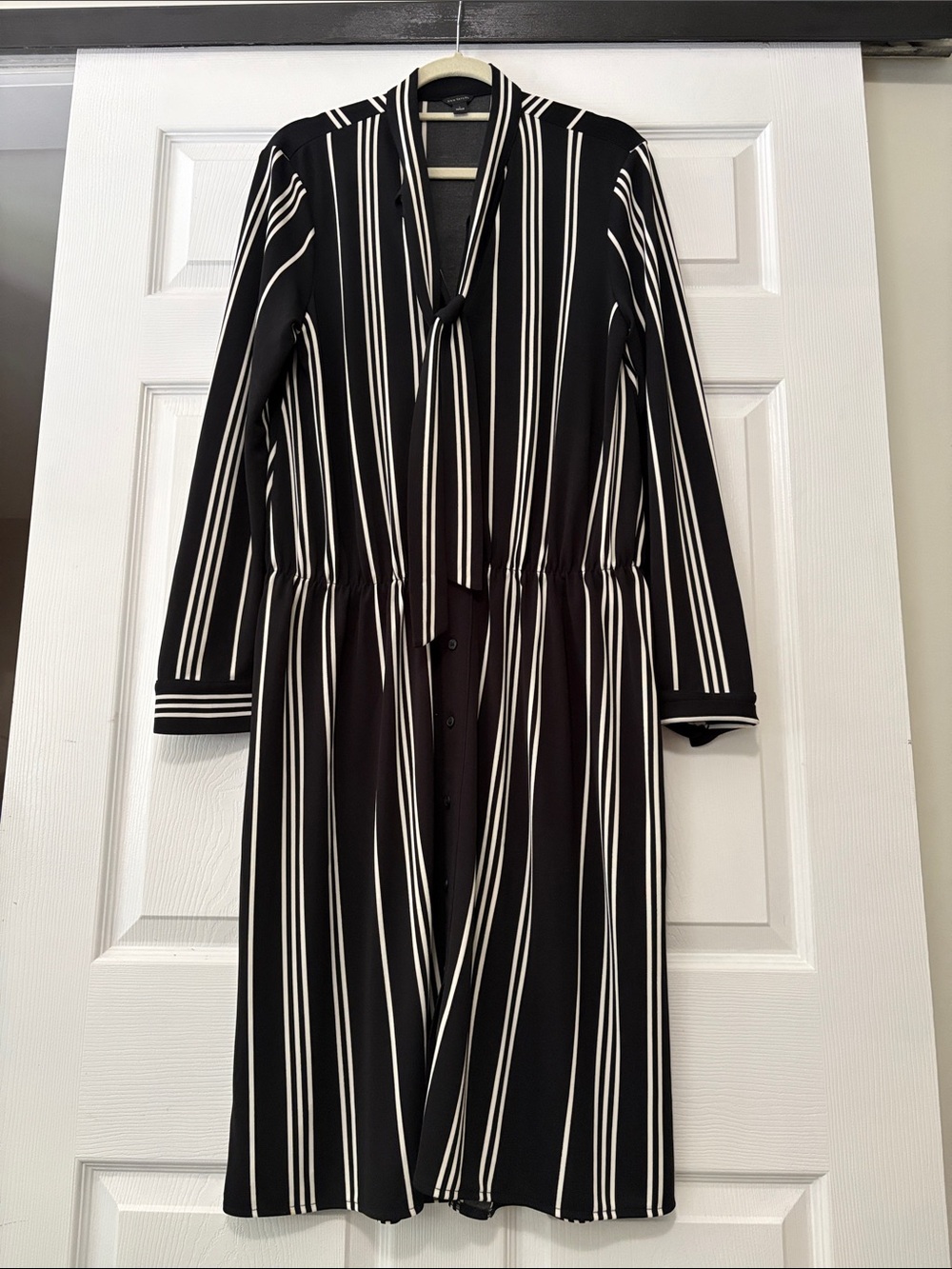 Ann Taylor Black & White Striped Long Sleeve Tie-Neck Dress Large